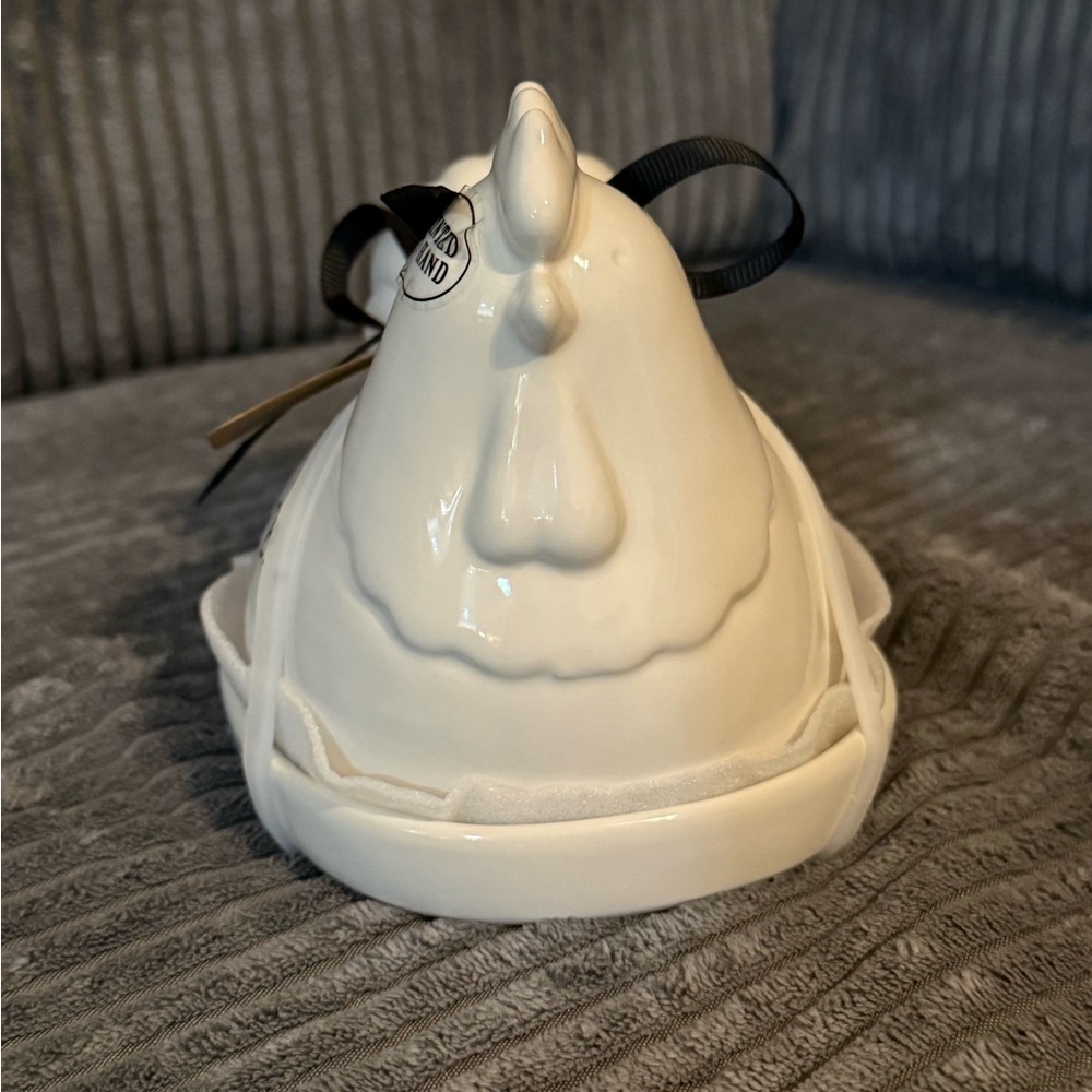Rae Dunn Chicken 🐔 Shaped Butter Dish with Red Floral Design NWT - Picture 5 of 9